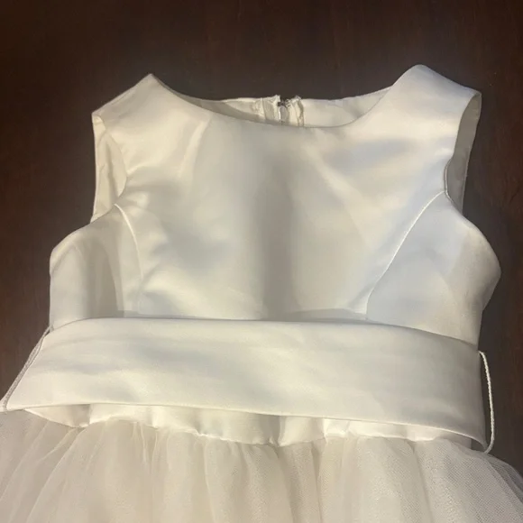 David’s Bridal Classic White Satin & Tulle Flower Girl Dress for Kids - Picture 2 of 5